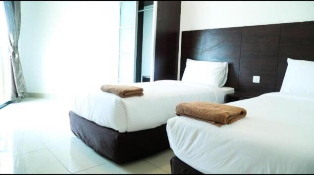 Marina Heights Seaview Resort Apartment II Lumut Kültér fotó
